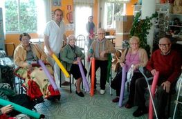 Residencia Tercera Edad Julia doctor prestando servicio a personas mayores